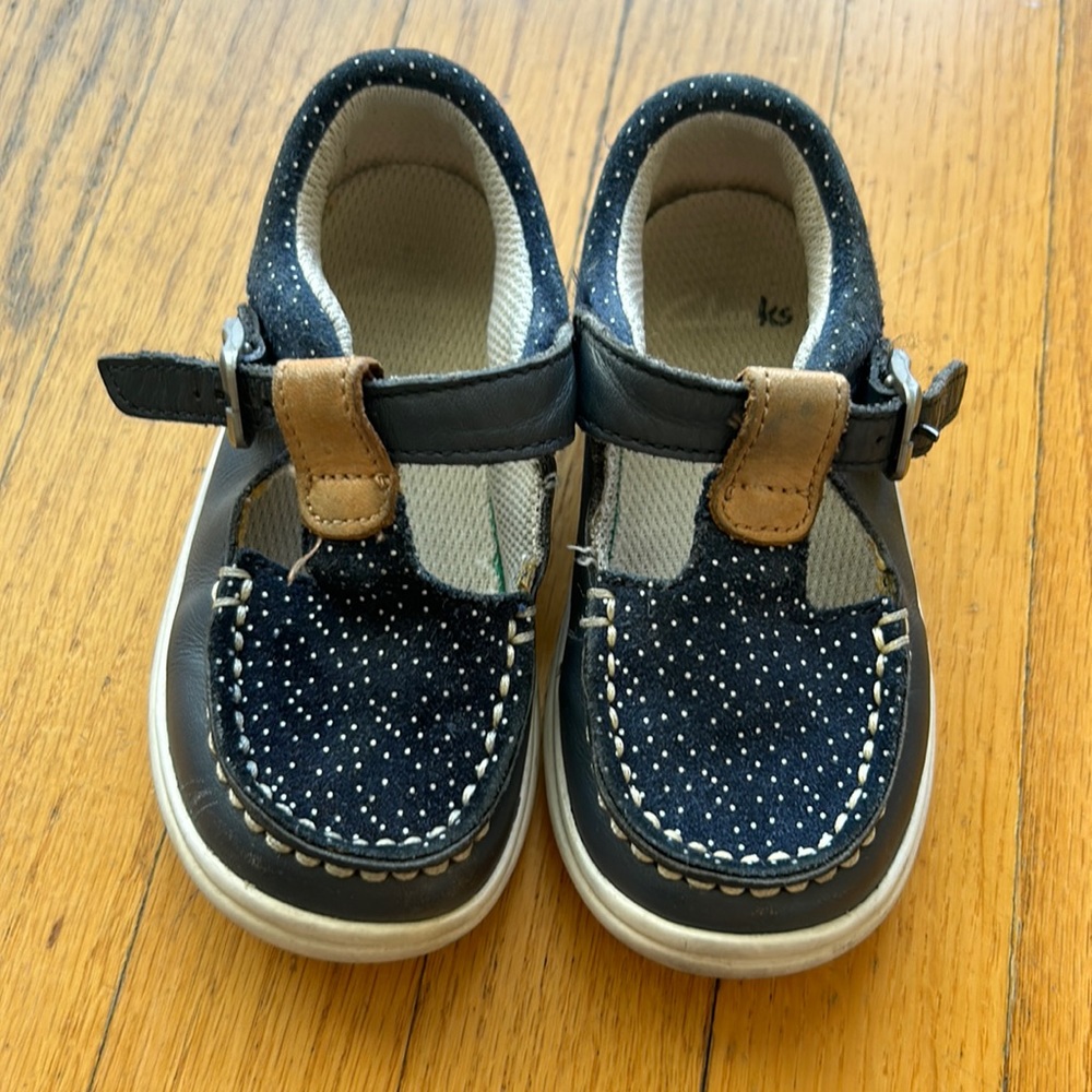 Adorable Clarks T-Strap Navy and white Spotty Girls shoes